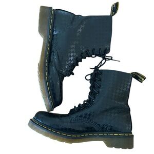 Women’s Dr. Martens Pina Black+Black Houndstooth Boot Size 9